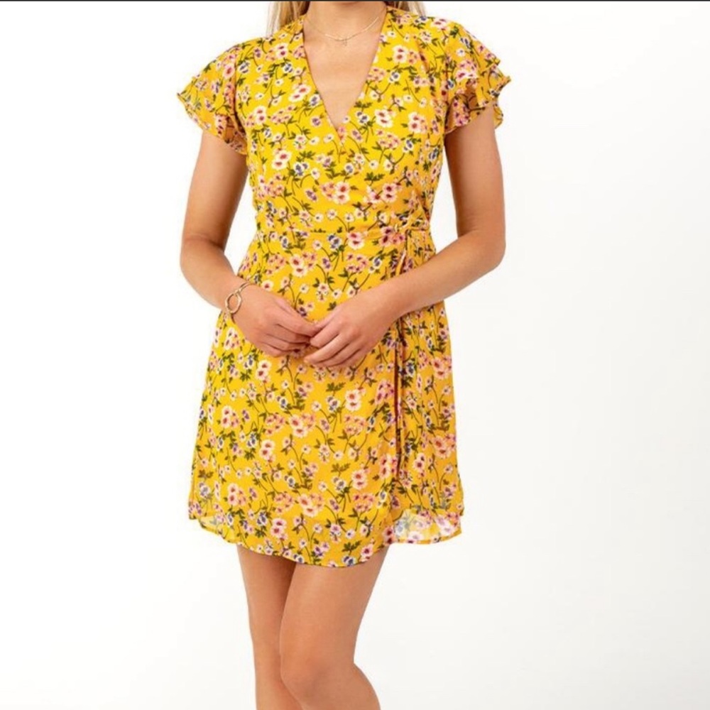 NWT yellow floral francesca’s dress